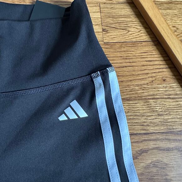 adidas Essentials 3 Stripes Bike Shorts - Picture 4 of 9